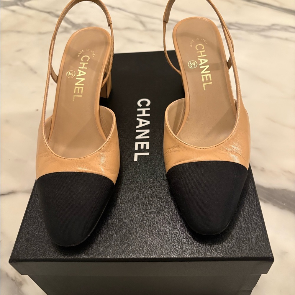 CHANEL Elegant Black and Cream Slingback Heels